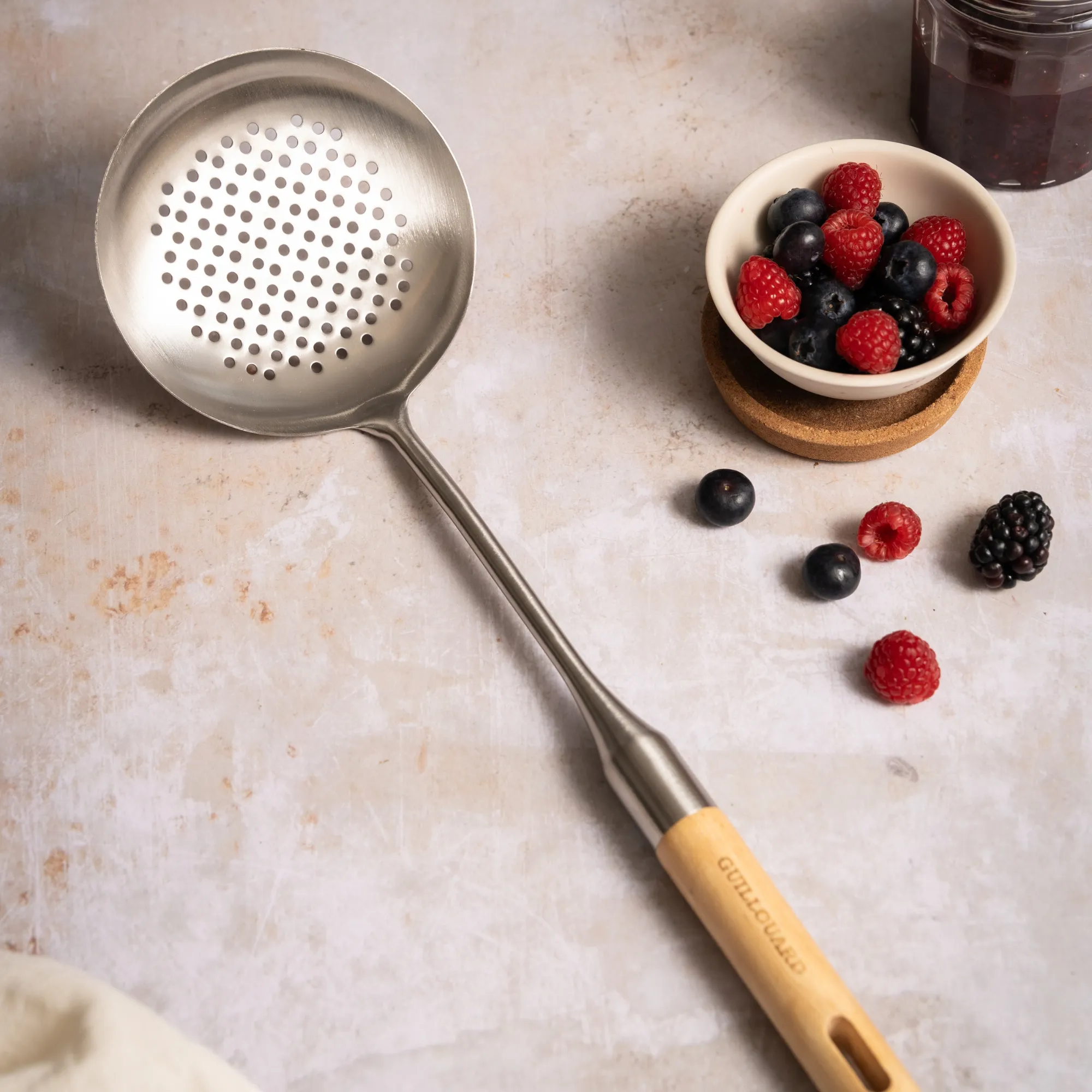 guillouard-cumoire-en-inox-manche-h-tre-39-cm image 4