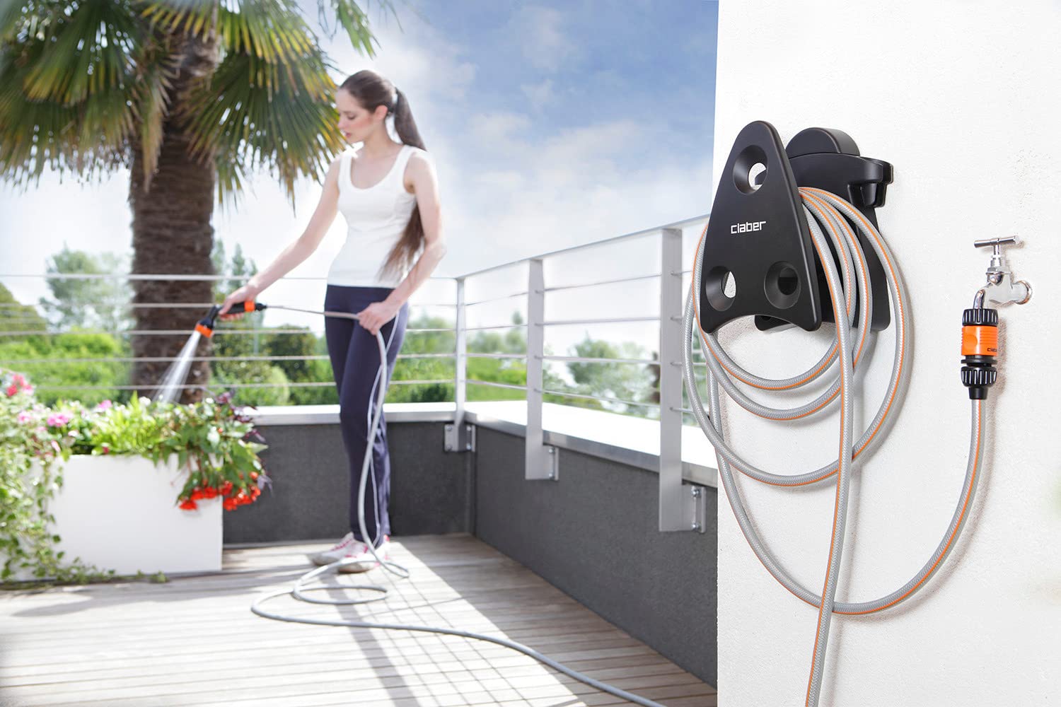 claber-mini-set-balcony-porte-tuyau-mural-10-m-pistolet-multifonction image 3